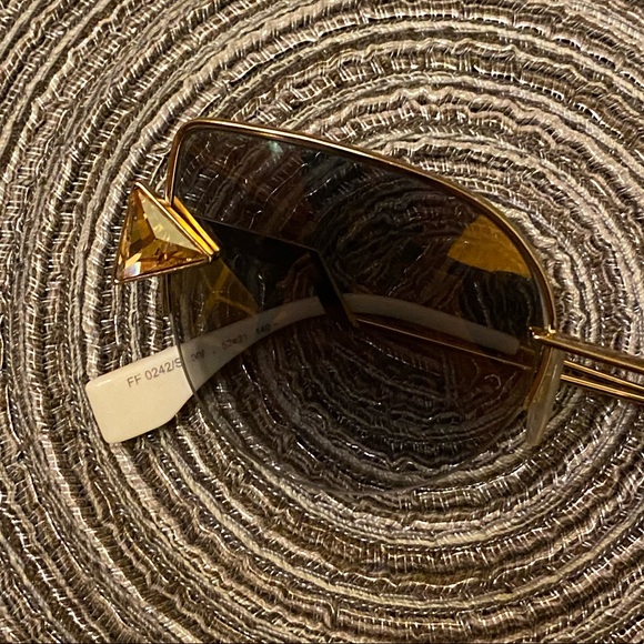 Fendi Cat-Eye Sunglasses - Picture 4 of 6